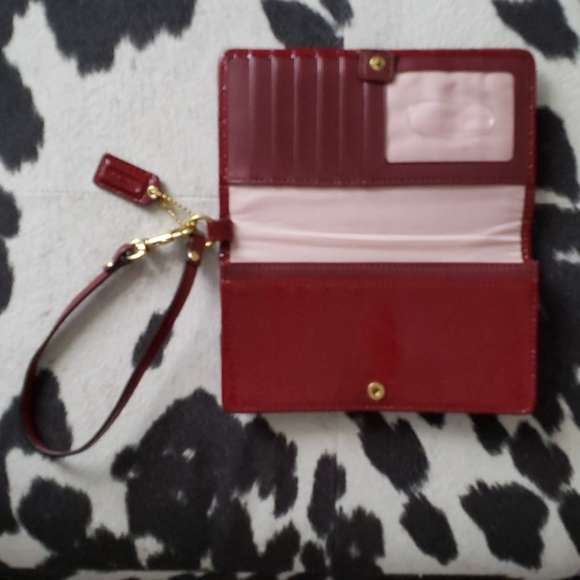 Coach Handbags - COACH wristlet